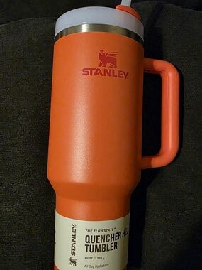 STANLEY QUENCHER H2.0 FlowState 40 oz Tumbler (Hot Corral) NEW